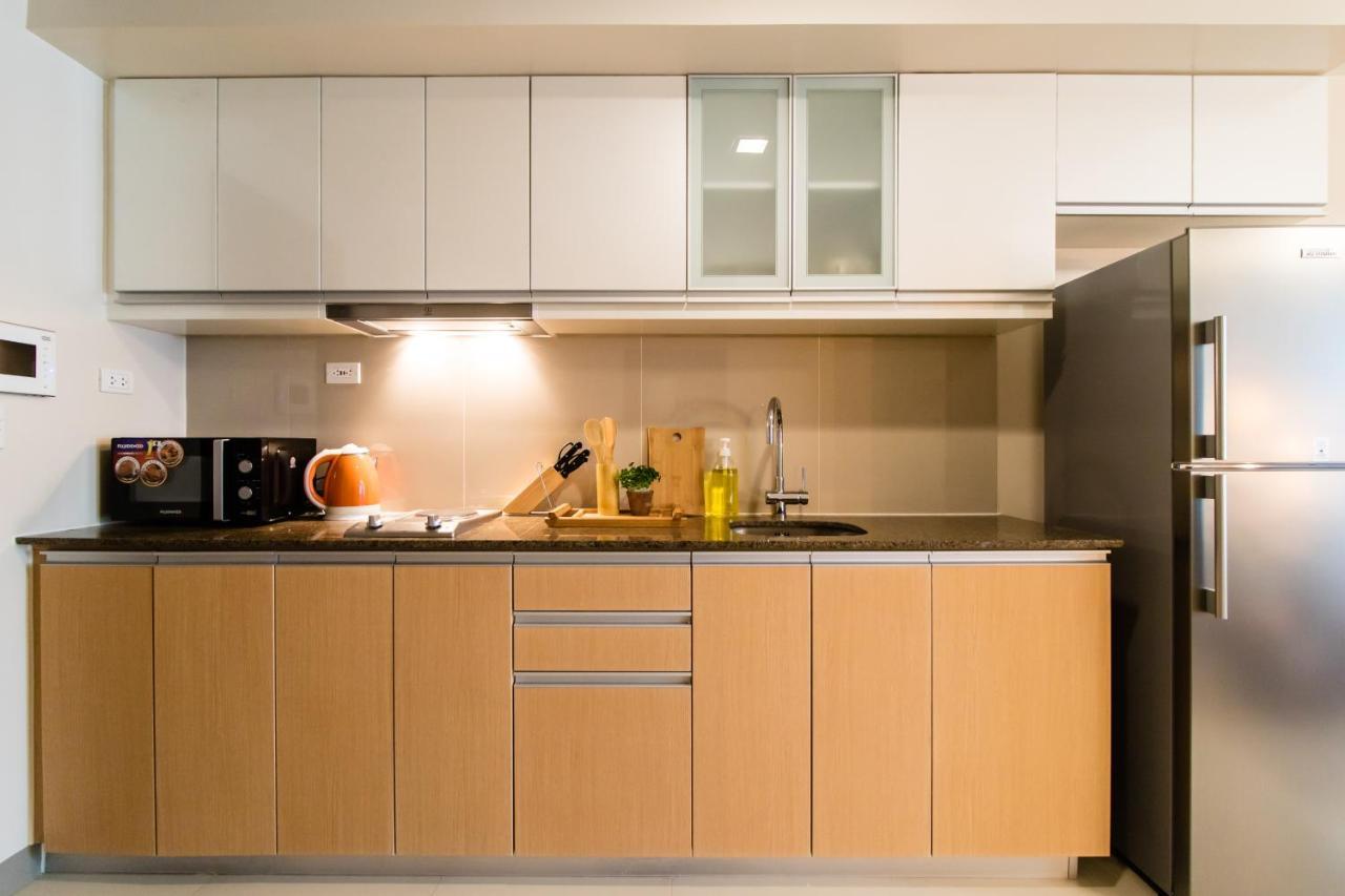 One Uptown Residence Bgc Pateros Bagian luar foto