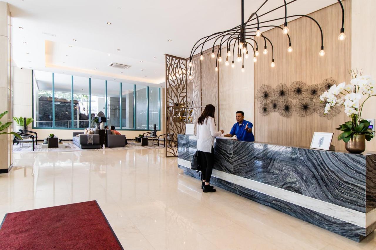 One Uptown Residence Bgc Pateros Bagian luar foto