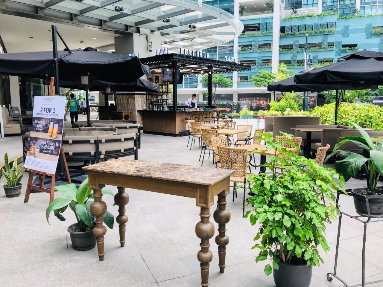 One Uptown Residence Bgc Pateros Bagian luar foto